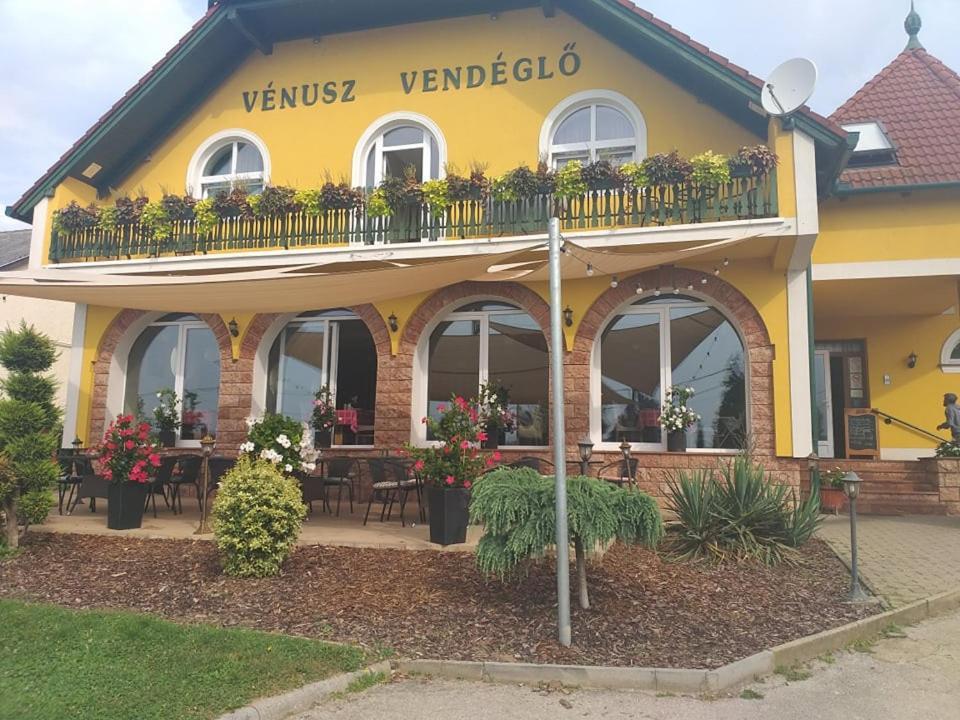 Venusz Panzio Es Vendeglo Bed & Breakfast Bagod Exterior photo