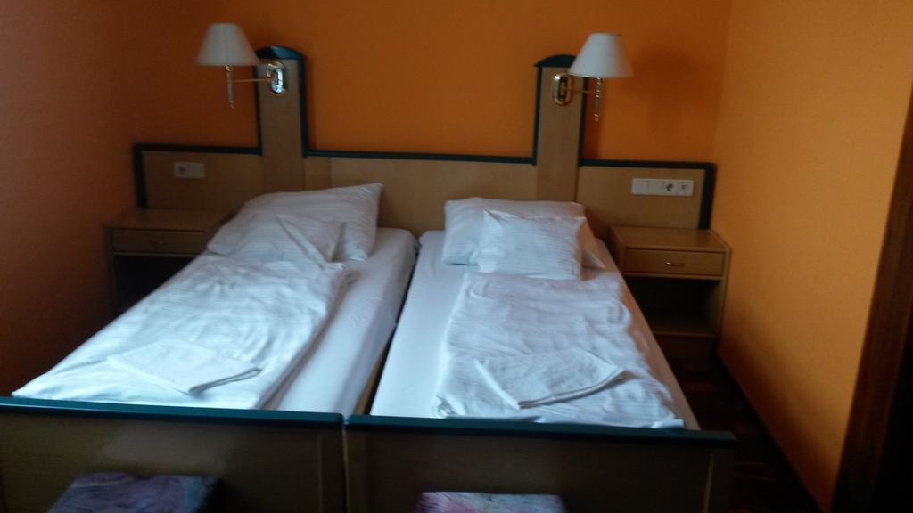 Venusz Panzio Es Vendeglo Bed & Breakfast Bagod Exterior photo